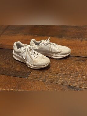 Nike ZoomX Running Shoes White Ivory Women’s Size 8.5 Athletic Sneakers